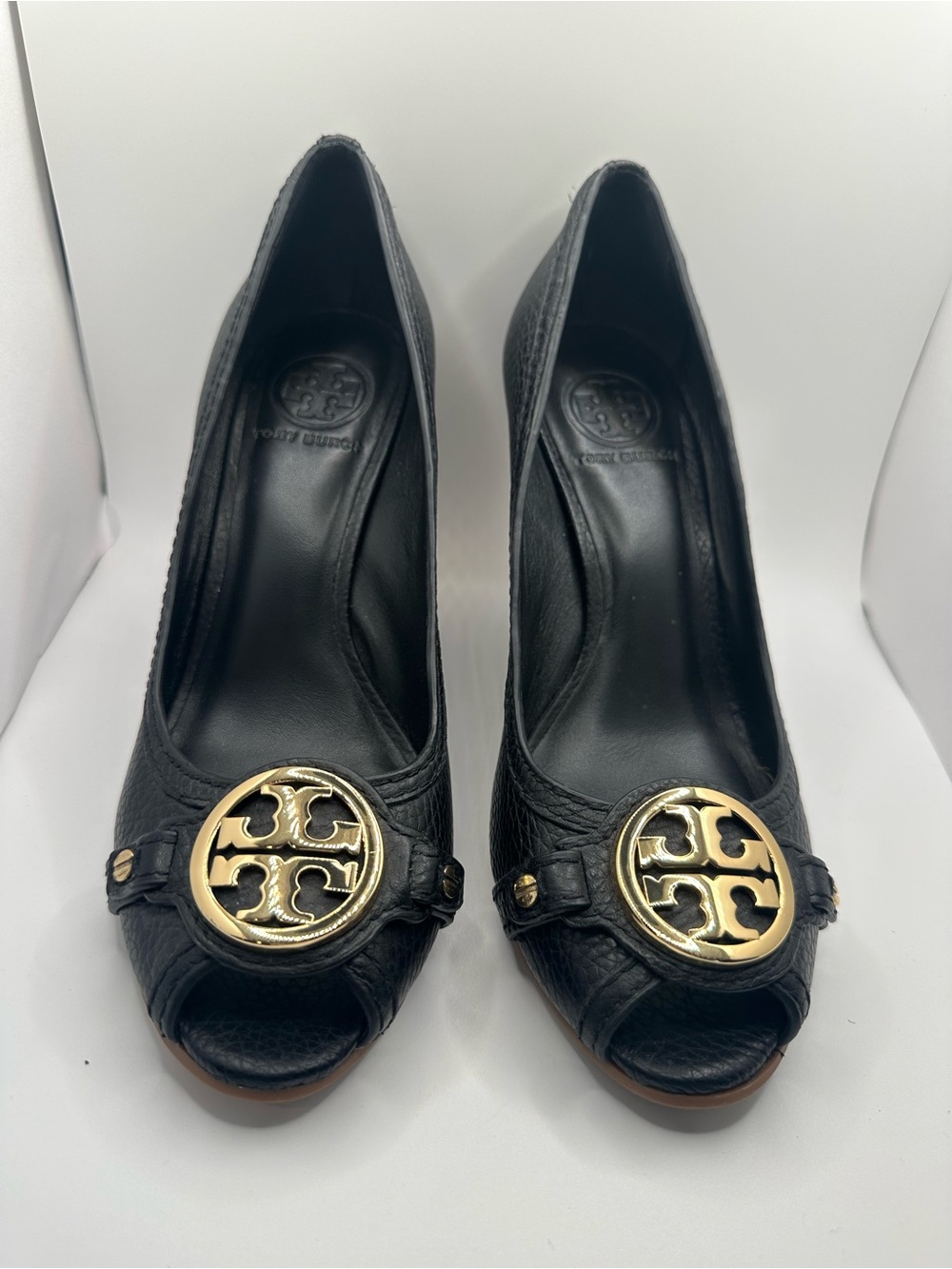 Tory Burch Black Leather Peep-Toe Pumps with Gold Logo Disc like new 7.5 size